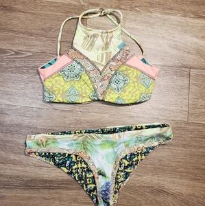 Reversible bathing suit set